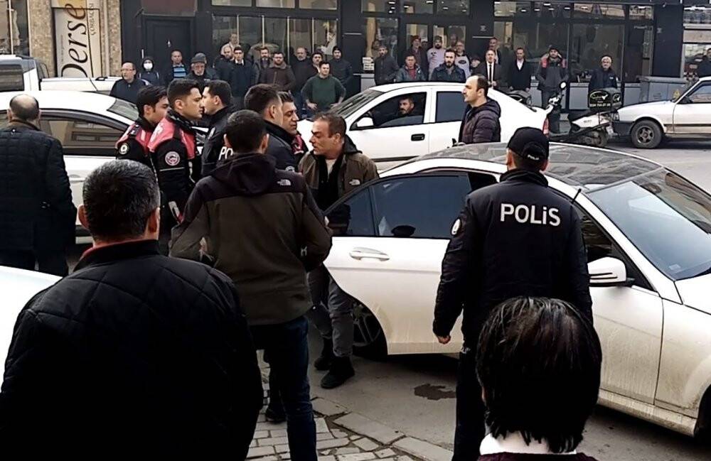 Bursa'da alacak verecek kavgasında 3 kişi bıçaklandı