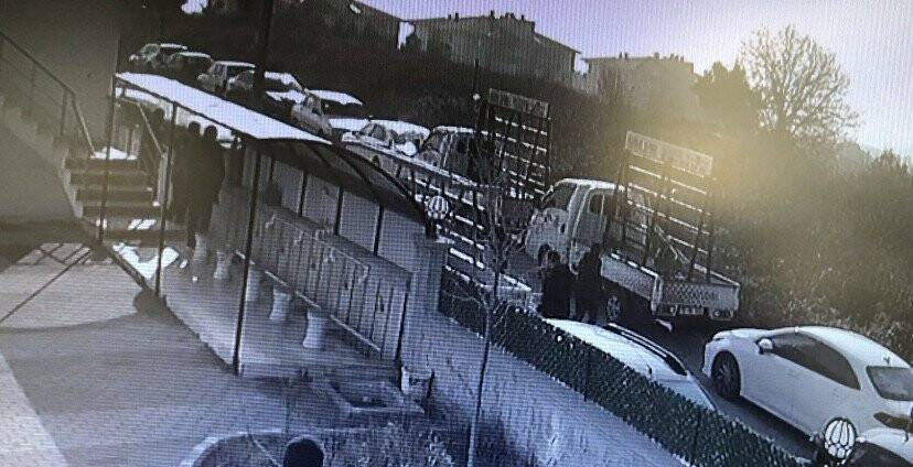 Bursa’da Cuma namazı çıkısında bir kişi silahla vuruldu
