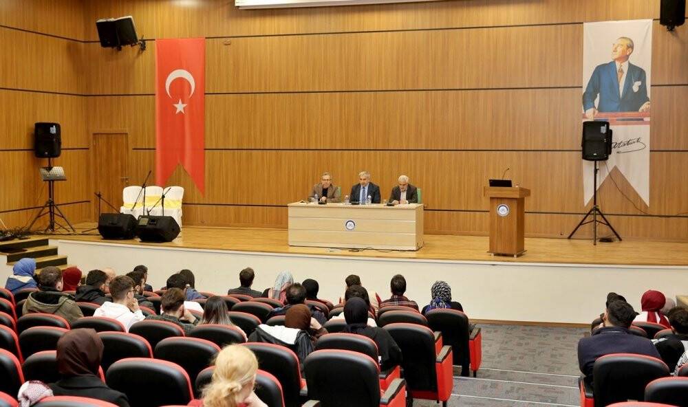 ÇAKÜ’de "Mevlana: Hayatı, Eserleri ve Felsefesi" paneli gerçekleştirildi