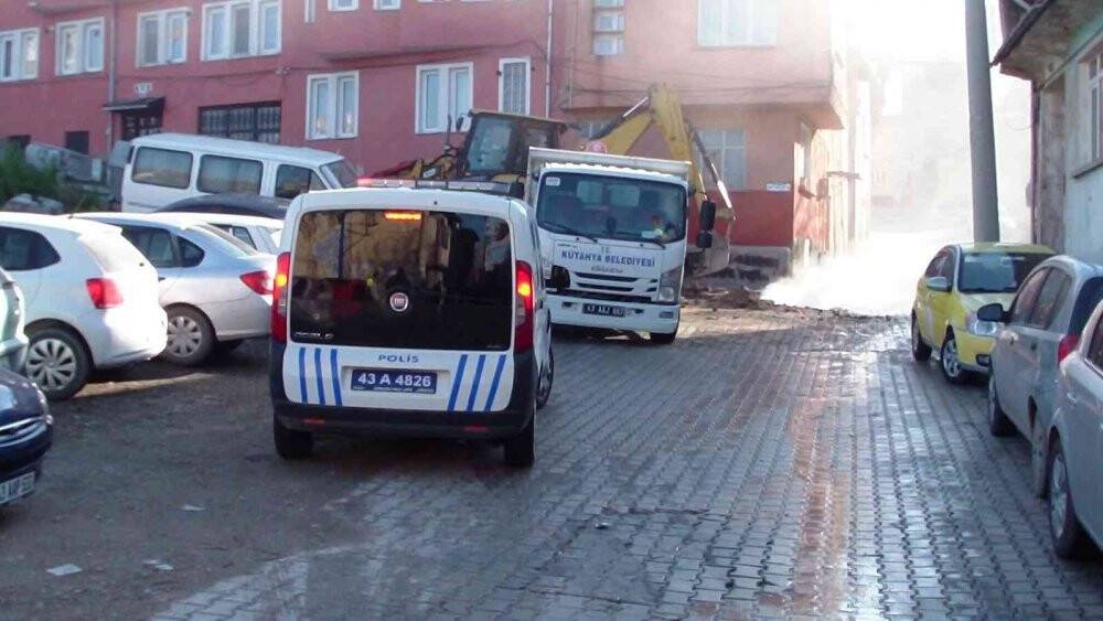 Kütahya’da faciadan dönüldü:  Doğalgaz ana boru hattı delindi