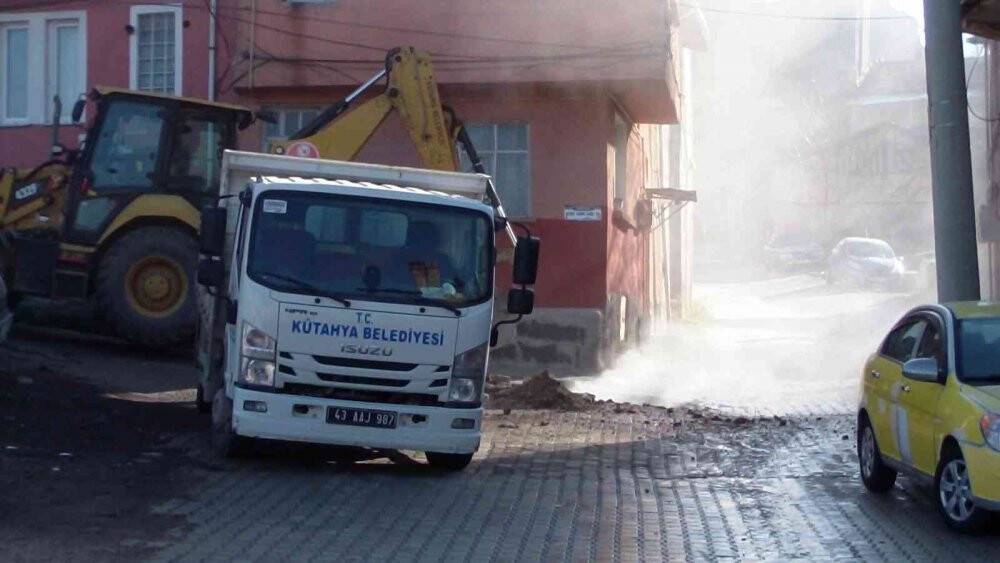 Kütahya’da faciadan dönüldü:  Doğalgaz ana boru hattı delindi