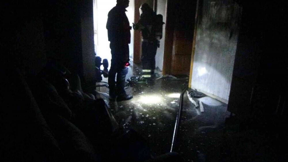 Şamlıurfa'da bir evde çıkan yangında mahsur kalan 7 kişiyi ekipler kurtardı