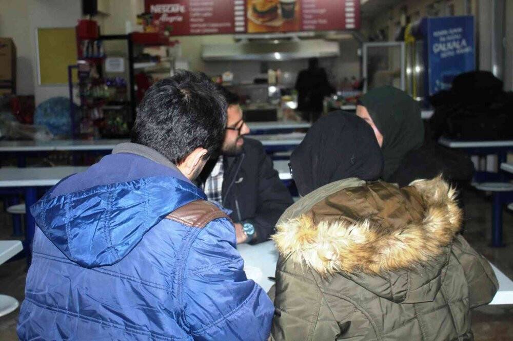 Baba-Kız üniversiteyi aynı sınıfta birlikte okuyor