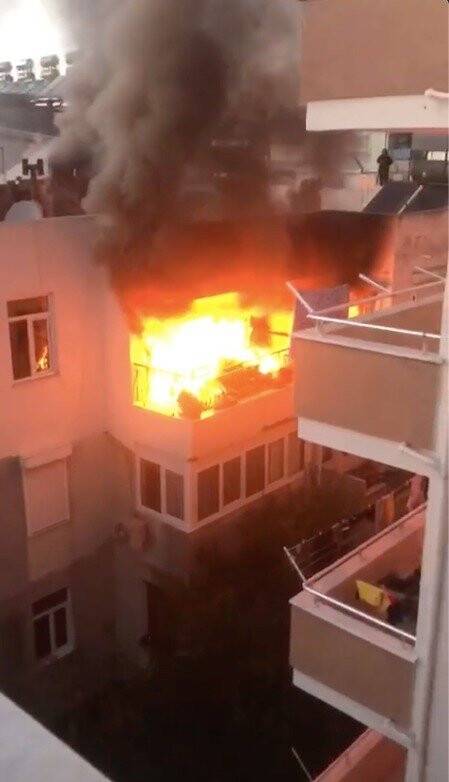 Ev alev topuna döndü, mahalleli sokağa döküldü