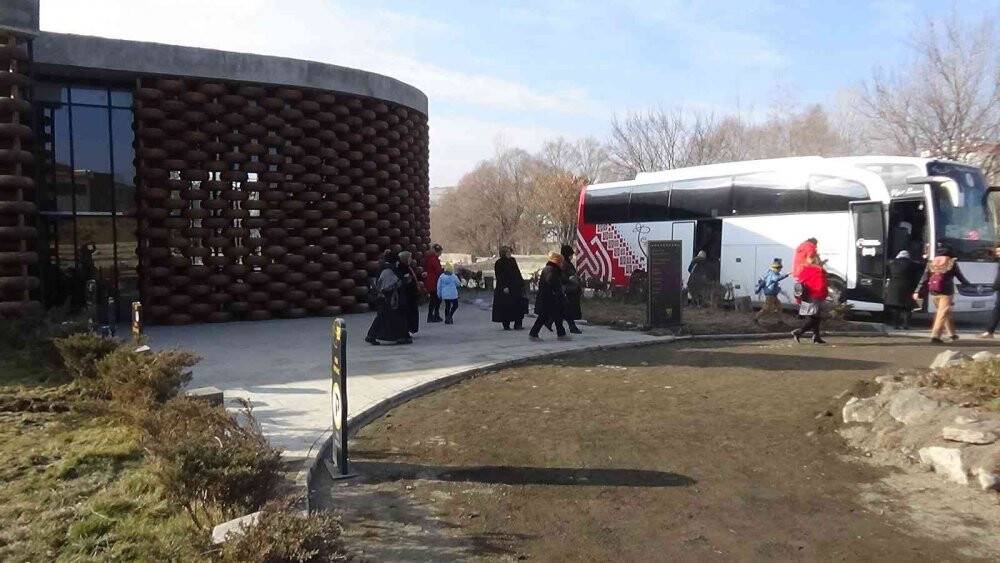 Kars yerli ve yabancı turistlerin ilgisini çekmeye devam ediyor