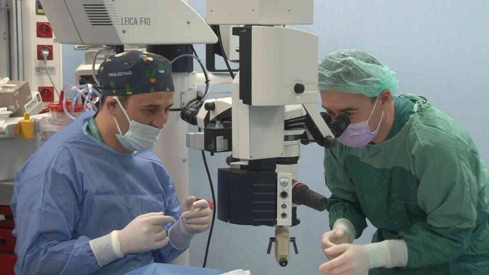 Görme problemi yaşayan hasta Türk doktorun geliştirdiği tedavi ile sağlığına kavuşacak