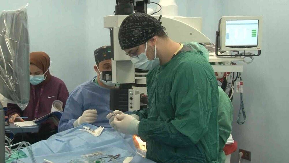 Görme problemi yaşayan hasta Türk doktorun geliştirdiği tedavi ile sağlığına kavuşacak