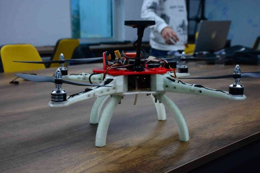 Kocaeli'de lise öğrencileri dron üretti