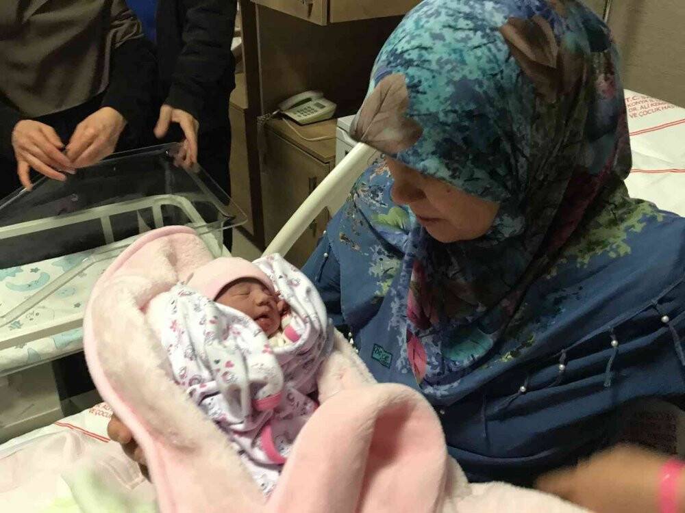 Konya’da 2023’ün ilk bebeği ailenin 6. çocuğu olan Sümeyye Nur oldu