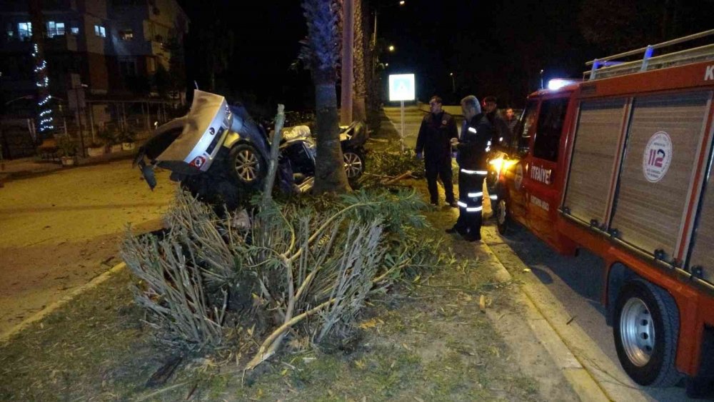 Antalya'da ehliyetsiz sürücü yolu savaş alanına çevirdi: 1 ölü