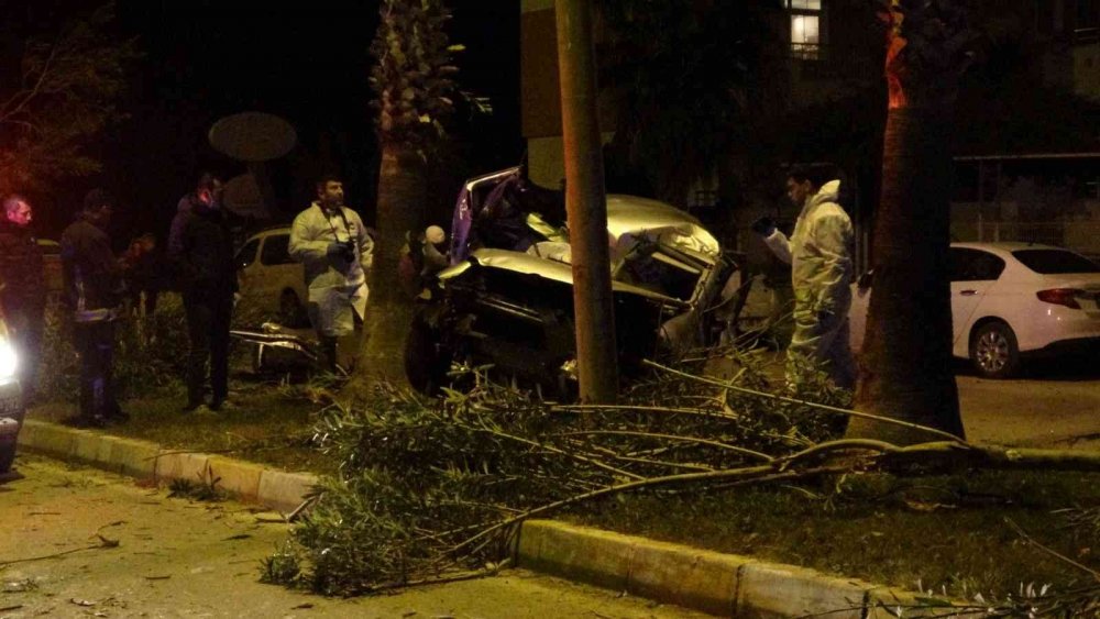 Antalya'da ehliyetsiz sürücü yolu savaş alanına çevirdi: 1 ölü