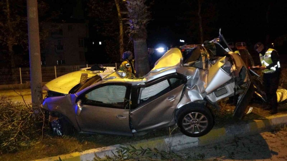 Antalya'da ehliyetsiz sürücü yolu savaş alanına çevirdi: 1 ölü