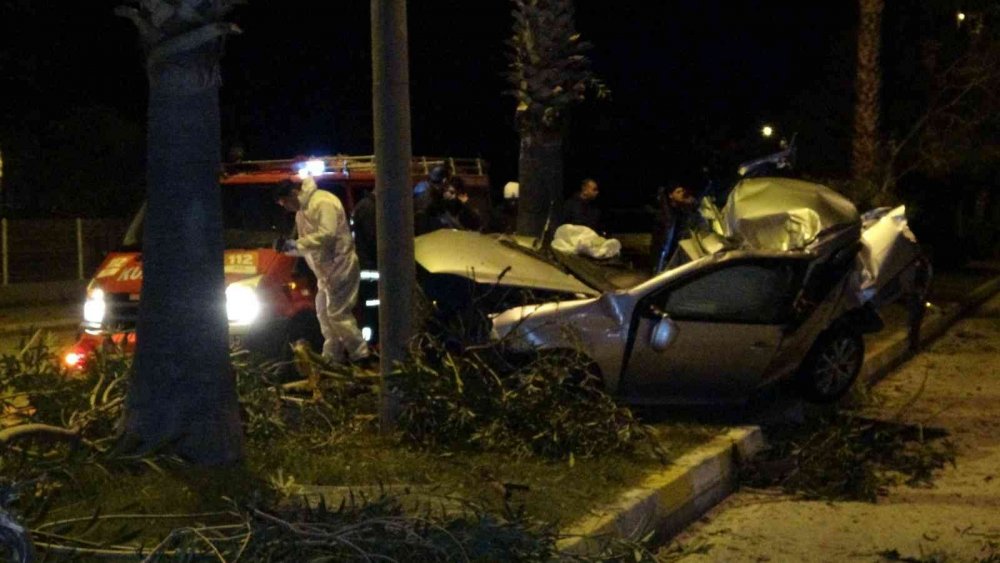 Antalya'da ehliyetsiz sürücü yolu savaş alanına çevirdi: 1 ölü