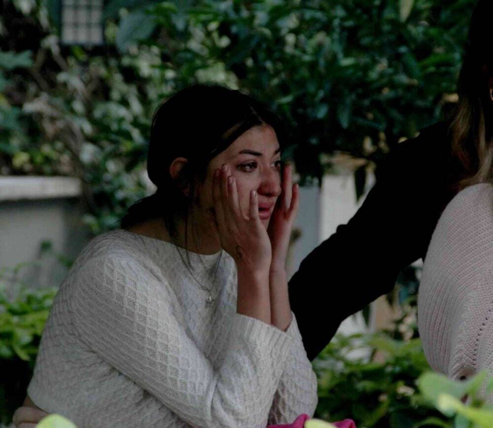 Antalya'da kedisi yangında ölen, genç kız gözyaşlarına boğuldu