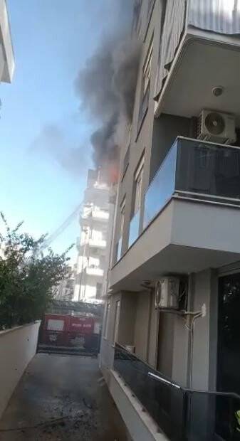 Antalya'da kedisi yangında ölen, genç kız gözyaşlarına boğuldu