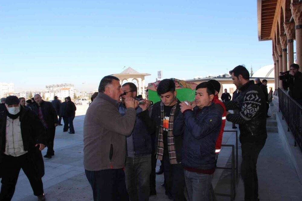 Manisa'da katledilen annesinin ardından böyle seslendi