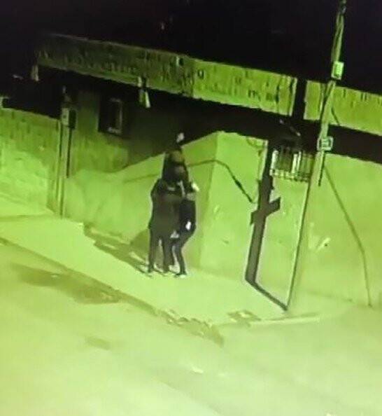 Şanlıurfa'da mahalleyi internetsiz bırakan hırsızlar güvenlik kamarasında