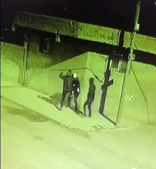 Şanlıurfa'da mahalleyi internetsiz bırakan hırsızlar güvenlik kamarasında