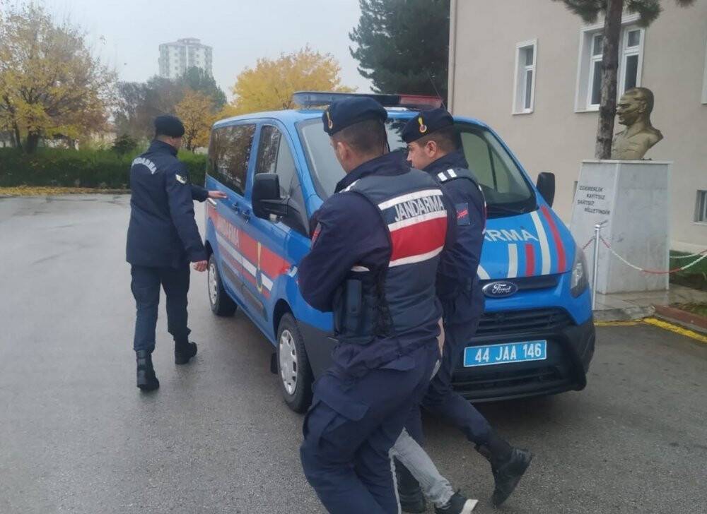 Malatya'da jandarma hırsızları enseledi