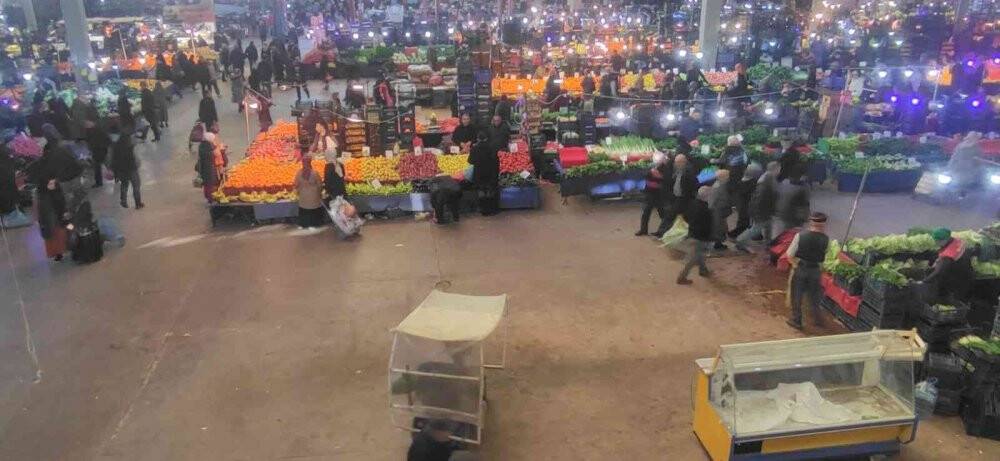 Sakarya'da tezgah yeri anlaşmazlığı kanlı bitti: 4 yaralı