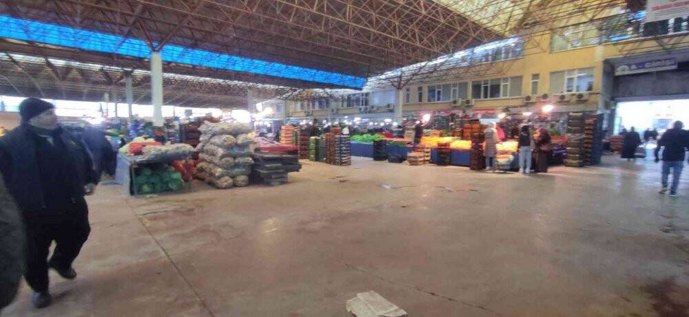 Sakarya'da tezgah yeri anlaşmazlığı kanlı bitti: 4 yaralı