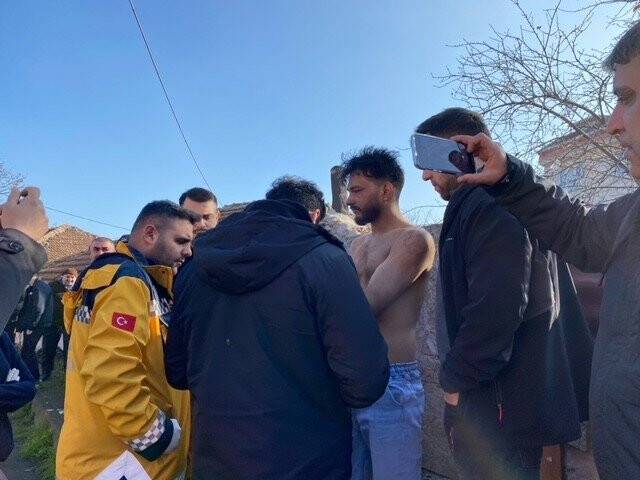 Sultangazi’de gecekonduda çıkan yangın sonucu güvercinler telef oldu