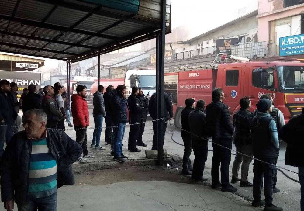 Bursa’da mobilya imalathanesinde korkutan yangın