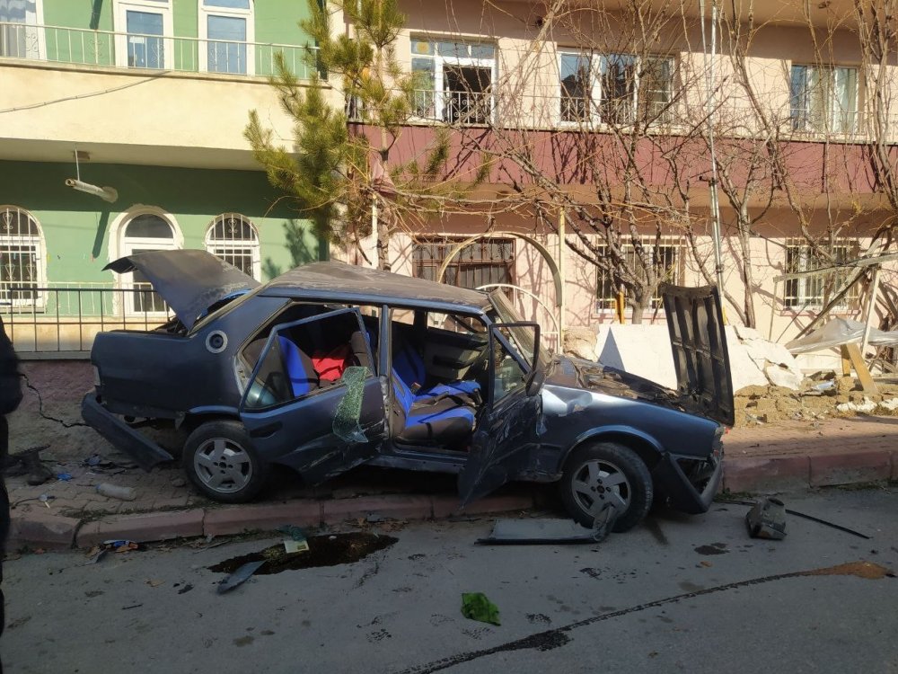 Niğde'de polisten kaçan çocuklar kaza yaptı: 3 yaralı