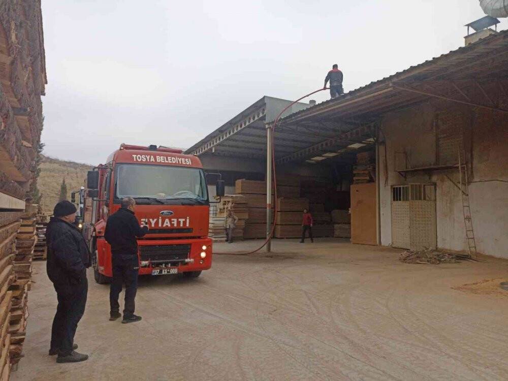 Organize sanayi bölgesindeki yangın korkuttu