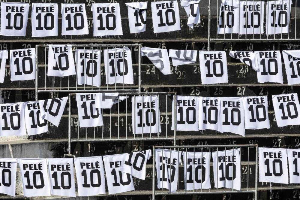 Pele, son yolculuğuna uğurlandı