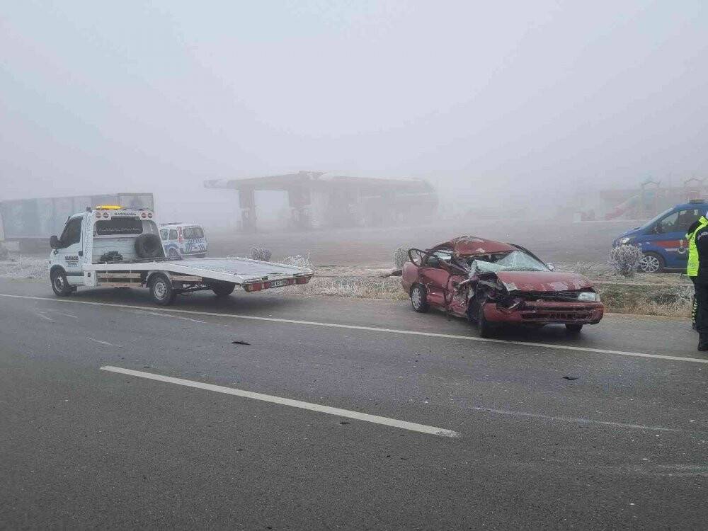 Sis Konya-Aksaray yolunda kazalara neden oldu: 6 yaralı