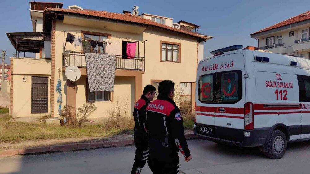 Bursa'da evinde bıçaklı hırsızı gören kadın çocuğu ile balkondan atladı