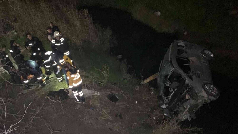 Kontrolden çıkan araç dereye uçtu: 1 ölü, 3 yaralı