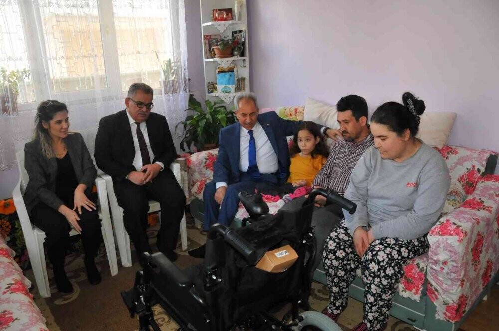 Konya'da yürüme engelli Küçük Huriye’nin sandalye sevinci