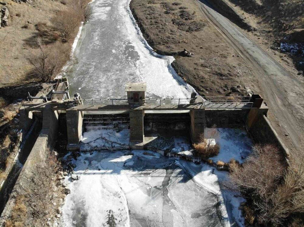 Kars’ta soğuktan HES barajı buz buttu