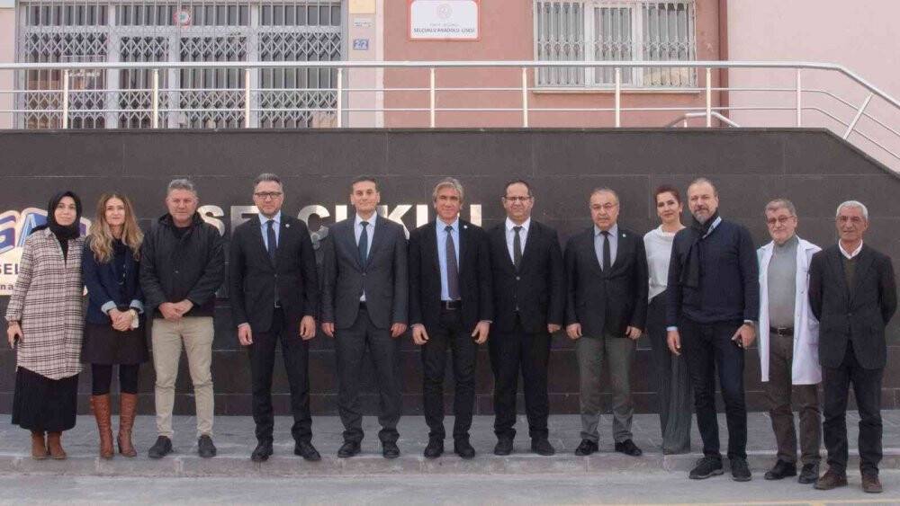 Selçuk Üniversitesi Rektörü Aksoy lise öğrencileriyle söyleşiye katıldı