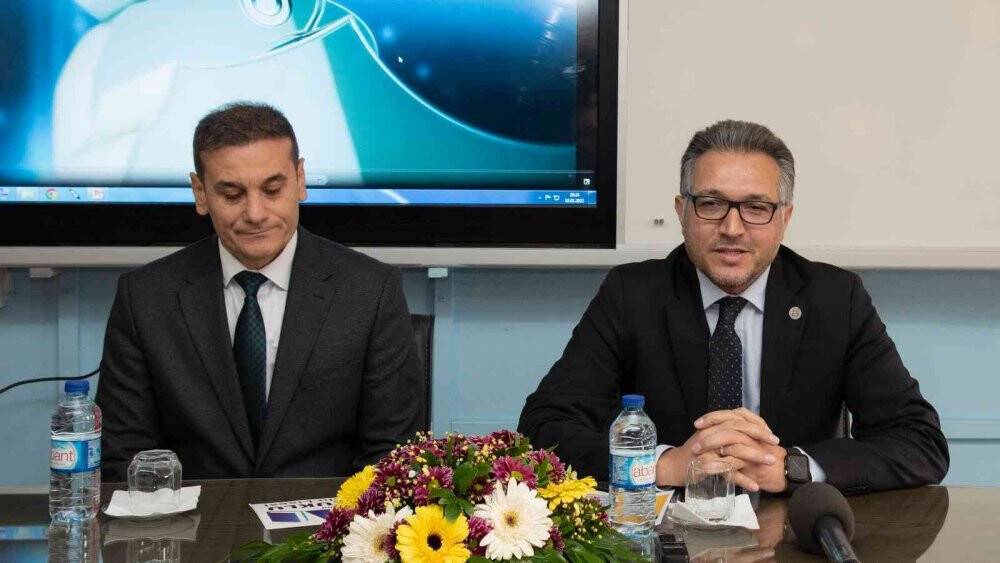 Selçuk Üniversitesi Rektörü Aksoy lise öğrencileriyle söyleşiye katıldı