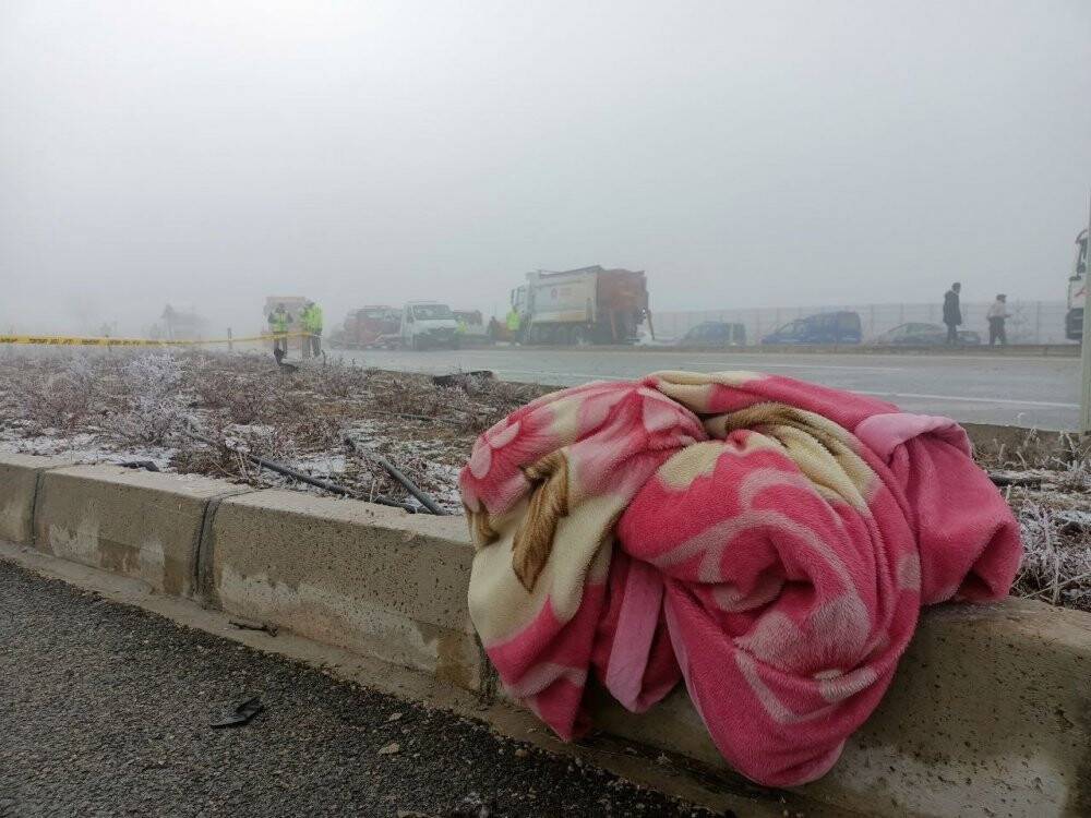 15 araç birbirine girdi: 2 ölü, 2’si ağır 12 yaralı