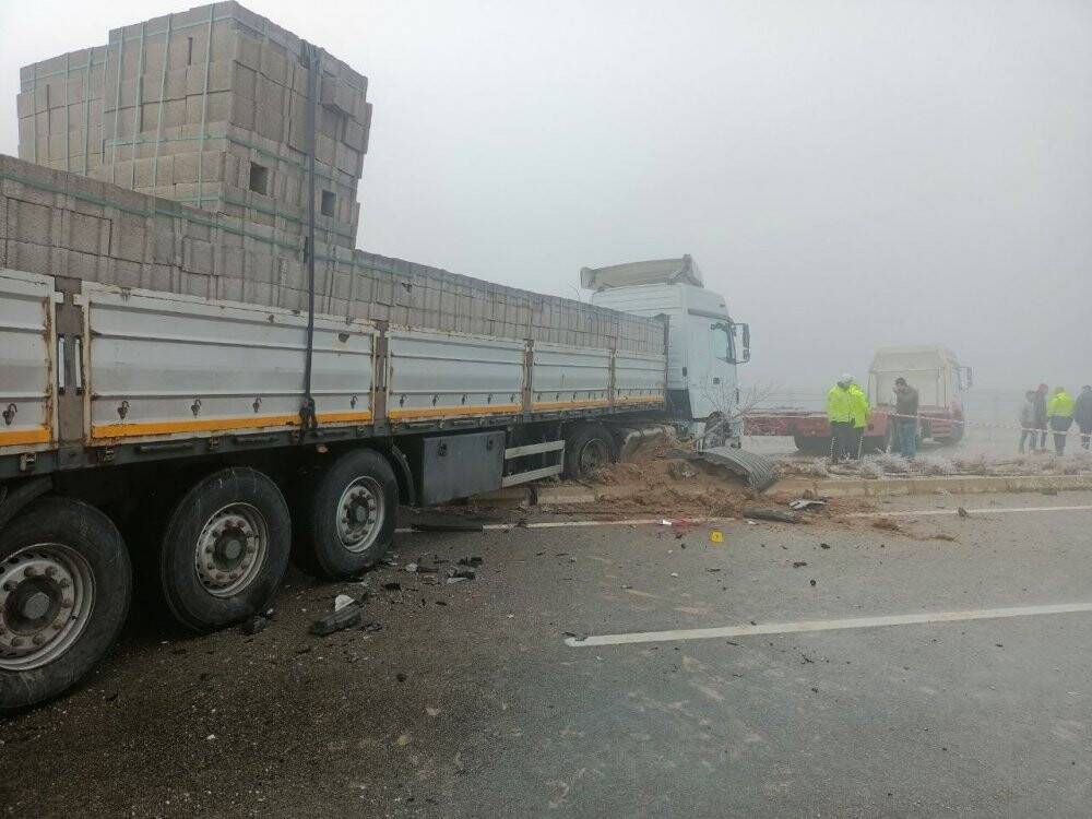 15 araç birbirine girdi: 2 ölü, 2’si ağır 12 yaralı