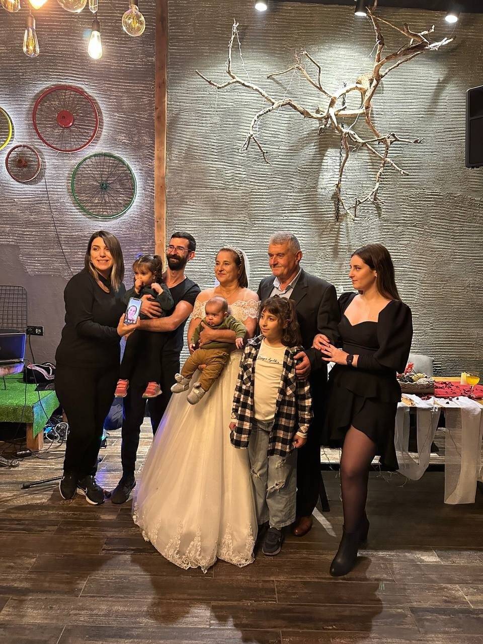 5 torun sahibi çift 40. evlilik yıl dönümünde herkesi şaşırttı