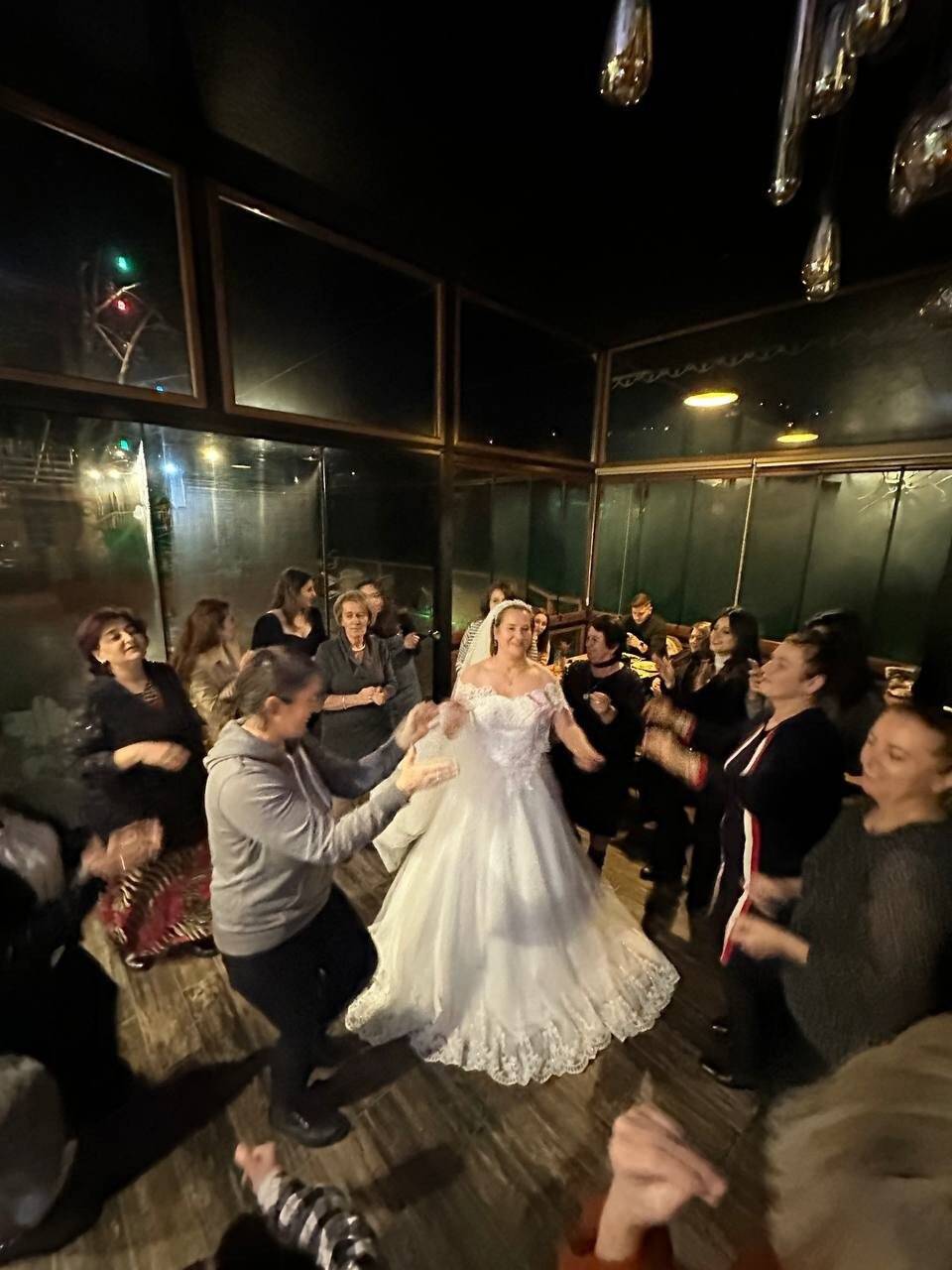 5 torun sahibi çift 40. evlilik yıl dönümünde herkesi şaşırttı