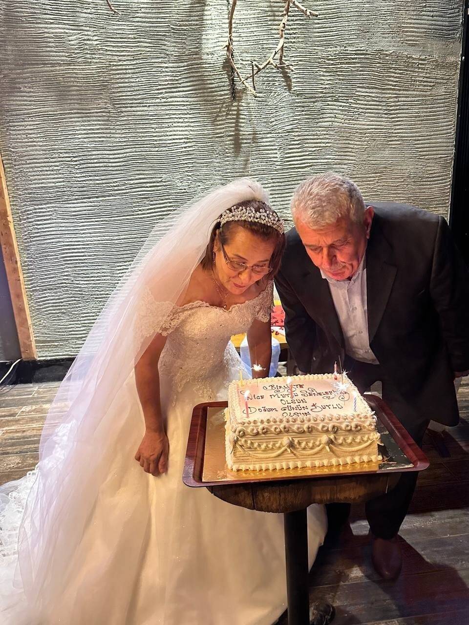 5 torun sahibi çift 40. evlilik yıl dönümünde herkesi şaşırttı