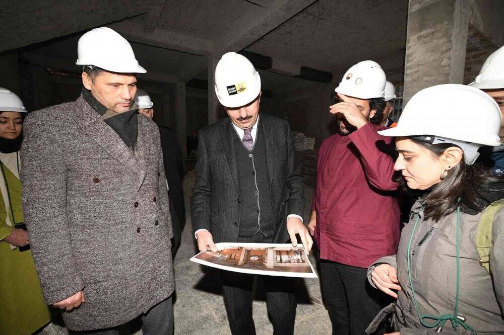 Başkan Altay Depo No 4 Restorasyonunda ilk harcı koydu