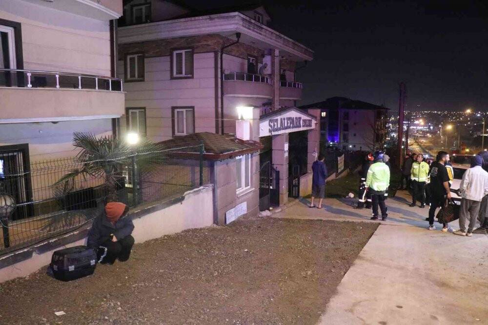 Mutfakta çıkan yangın binayı sokağa döktü