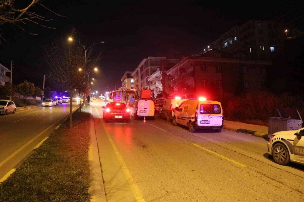 Mutfakta çıkan yangın binayı sokağa döktü