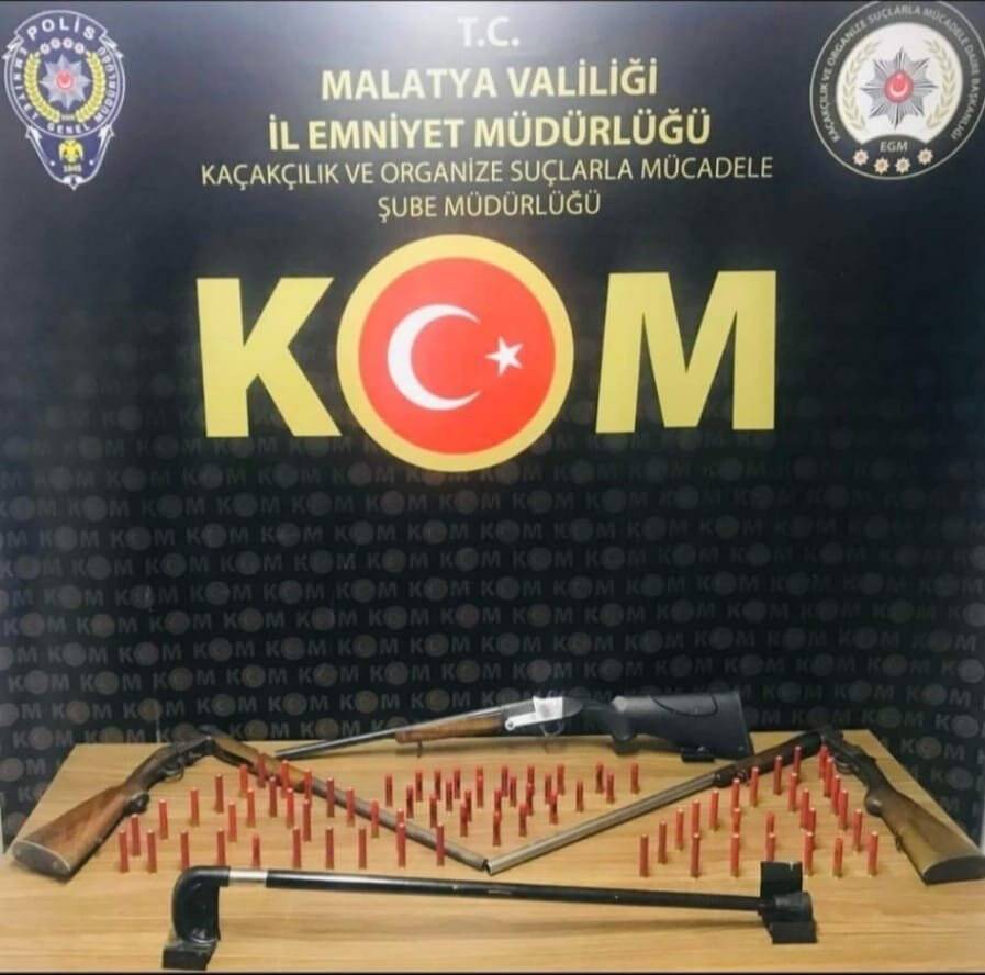 Yapılan aramada baston görünümlü silah ele geçirildi