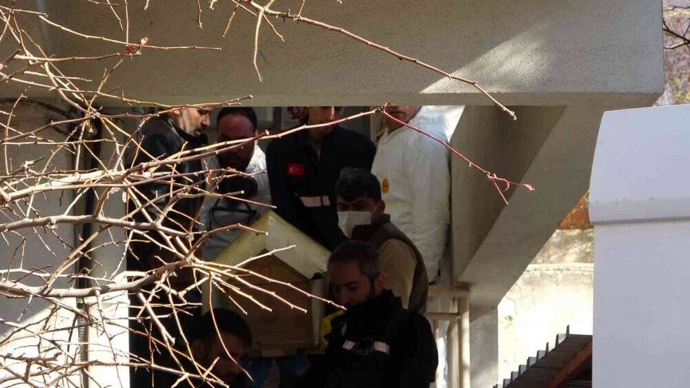 2 kadının ölü bulunduğu evden fare zehri ve şizofreni ilaçları çıktı