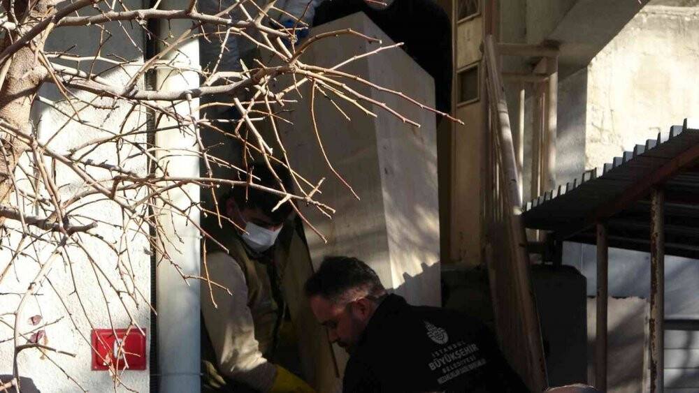 2 kadının ölü bulunduğu evden fare zehri ve şizofreni ilaçları çıktı