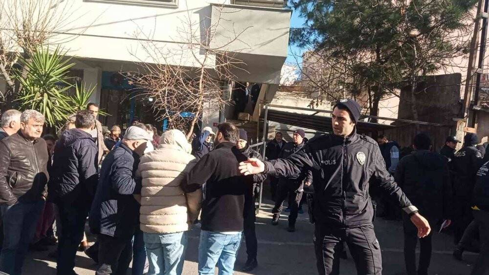 2 kadının ölü bulunduğu evden fare zehri ve şizofreni ilaçları çıktı