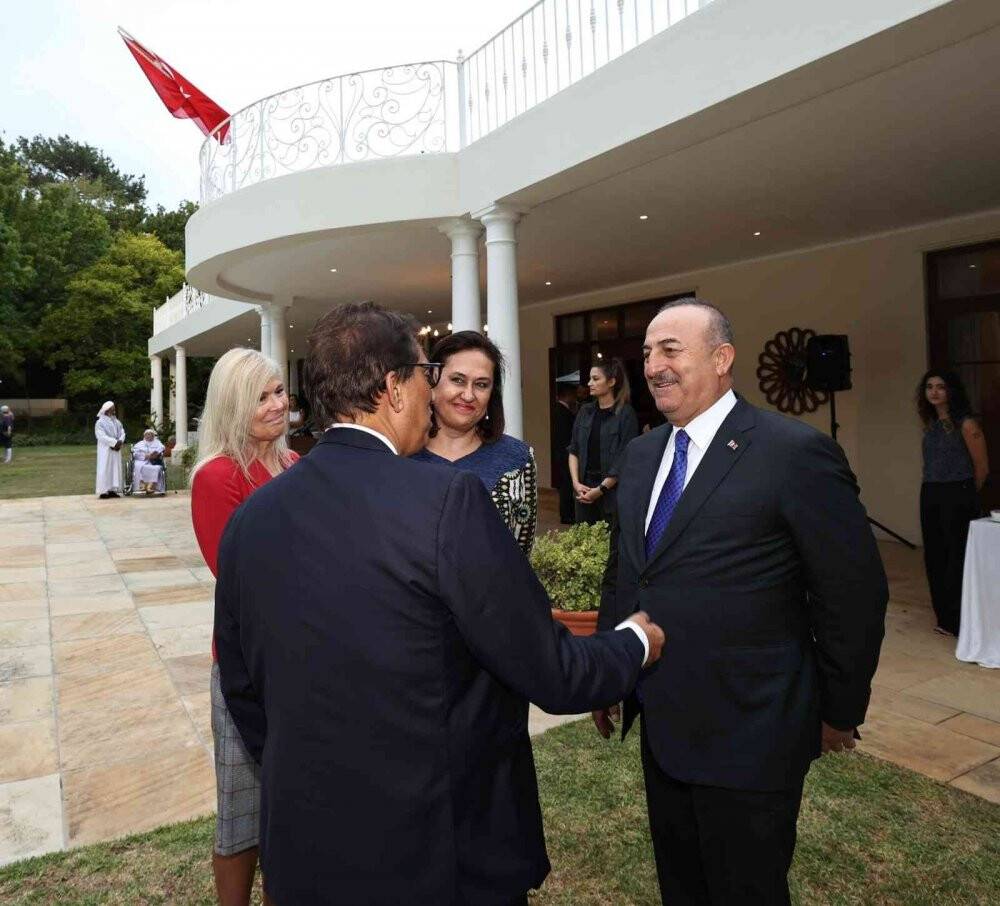 Dışişleri Bakanı Çavuşoğlu, Cape Town’da Türk vatandaşlarıyla bir araya geldi